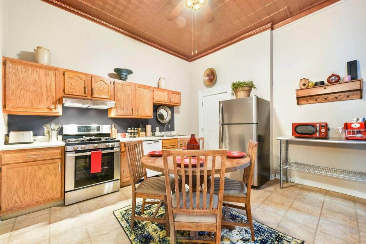 Ferienhaus Hostwise - The Raymer - Famous Artist Home, Driveway Parking, Fire Pit Pittsburgh