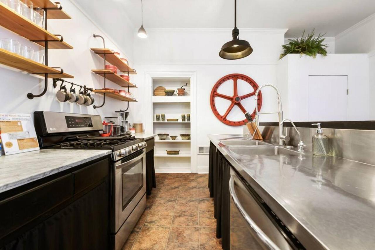 Ferienhaus Hostwise - The Raymer - Famous Artist Home, Driveway Parking, Fire Pit *